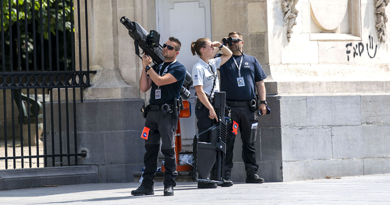 سلاح های ضد پهپادی که در بروکسل از Biden محافظت می کنند