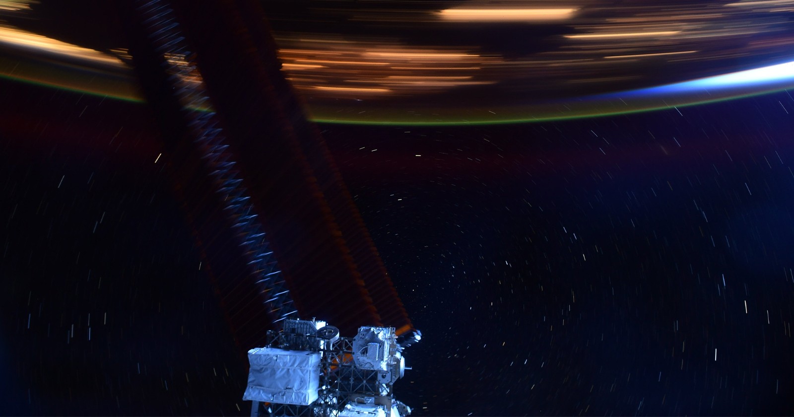 عکس گرفته شده از ISS تصور می کند که ایستگاه فضایی با چه سرعتی حرکت می کند
