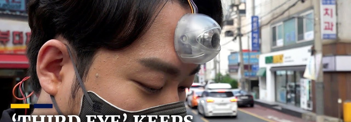 مخترع برای ایمن نگه داشتن معتادان به تلفن های هوشمند دوربین "چشم سوم" می سازد